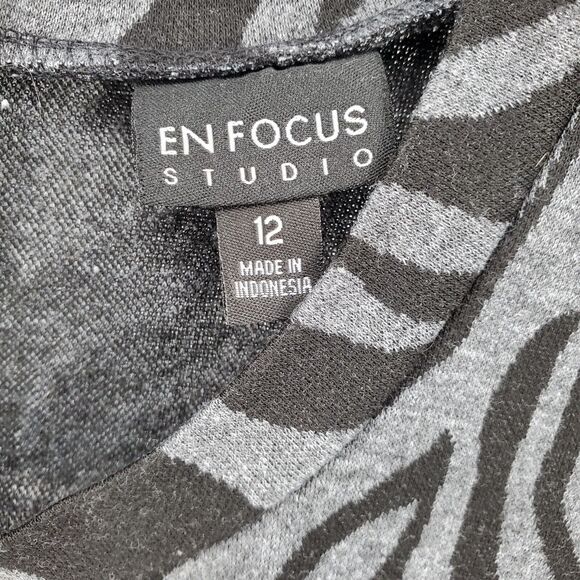 En Focus Size 12‎ Black Gray Zebra Stripe Cap Sleeve Scoop Neck Shift Dress - Picture 3 of 4